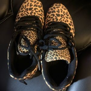 Cheetah / leopard tennis / athletic shoes